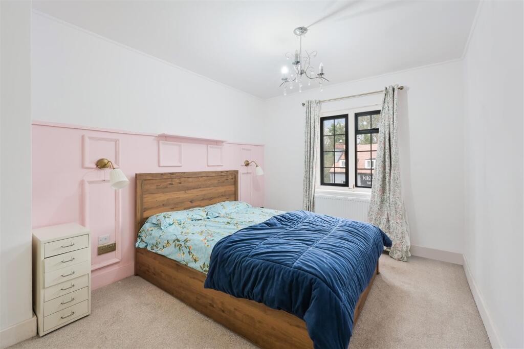 Apartment in Epsom - View 3