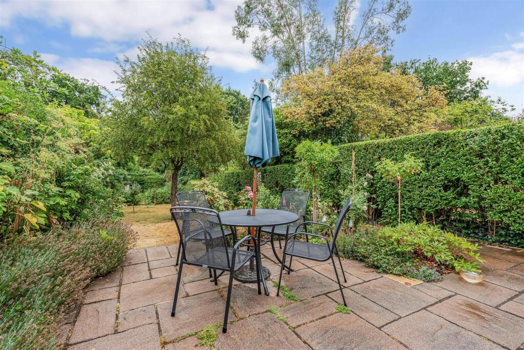House in Waverley, Farnham - More
