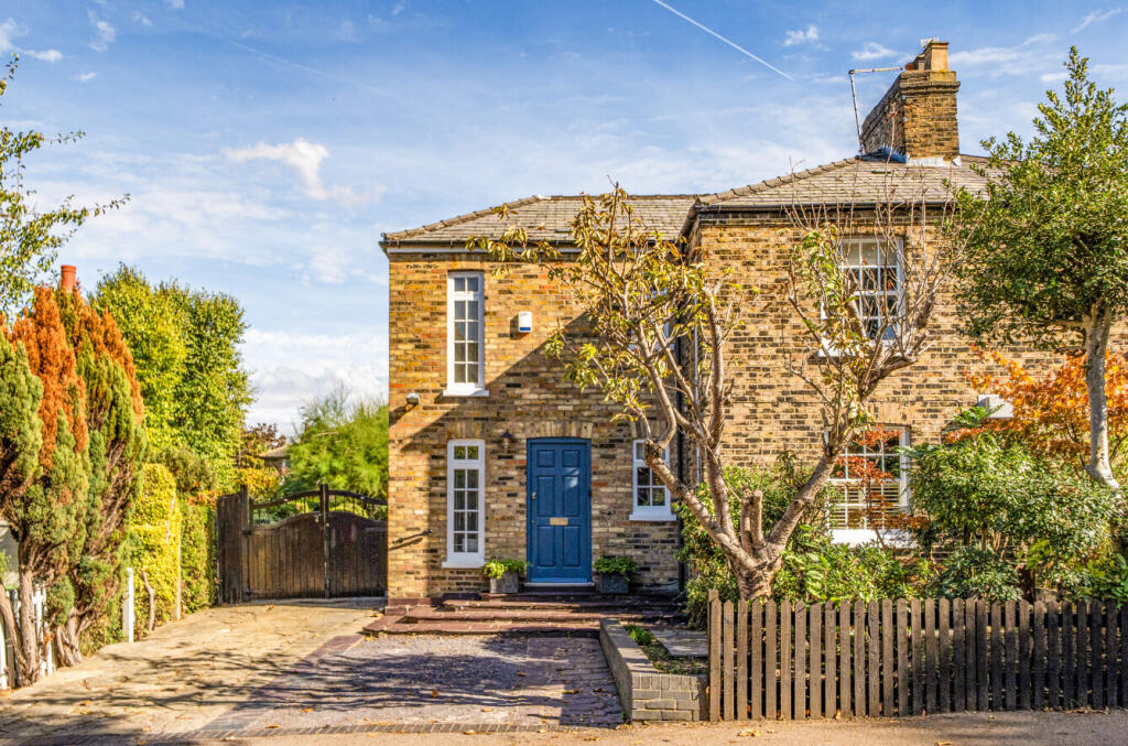 Main image of property: Coppetts Road, London, N10