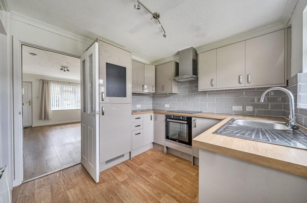 The Willows, Off Manor Farm Court, Selsey, PO20 0JT photo 3