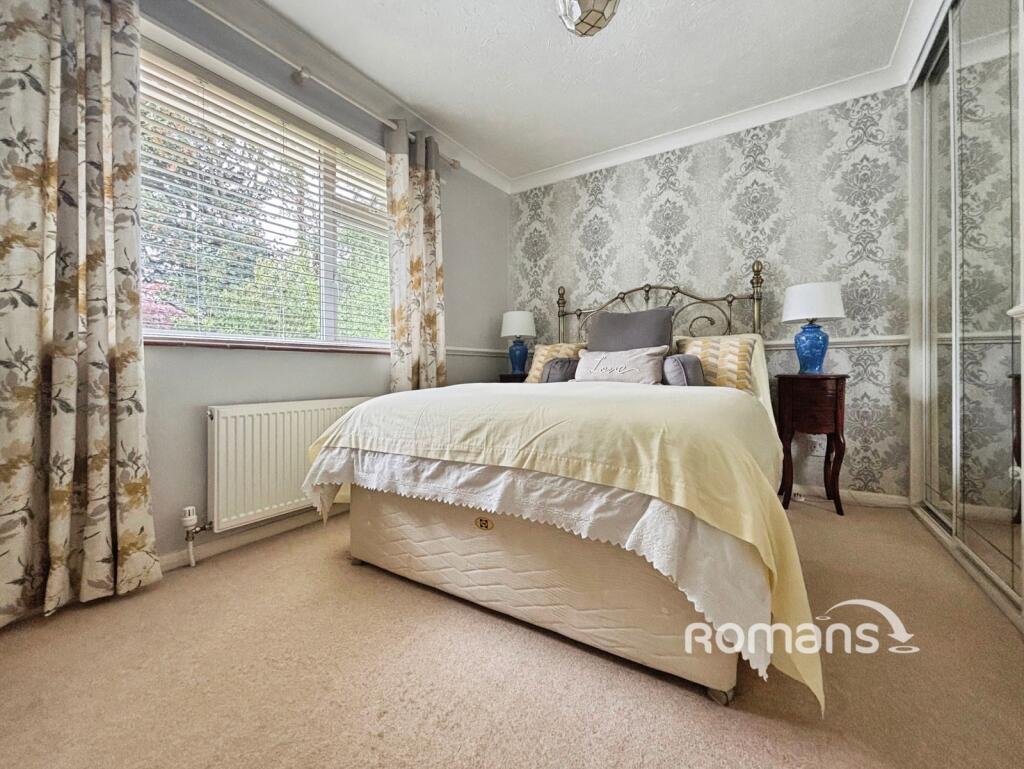 House in Yateley, Moulsham Green - More