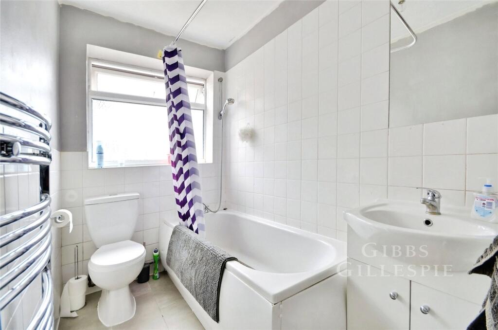 Apartment in Southall - View 3