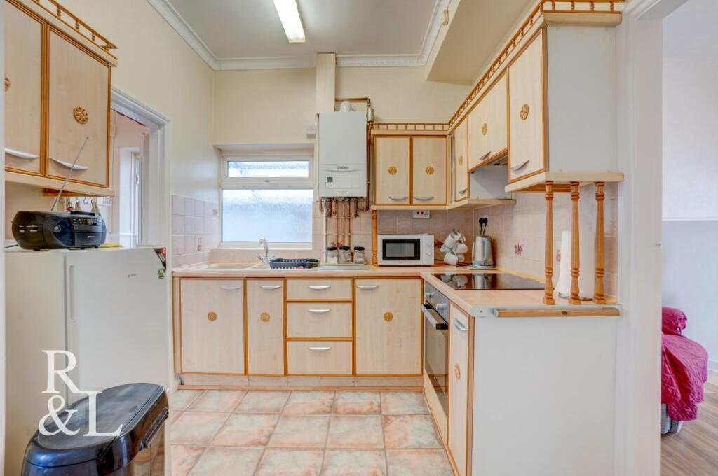 House in Wolverhampton, Ettingshall Park - View 4