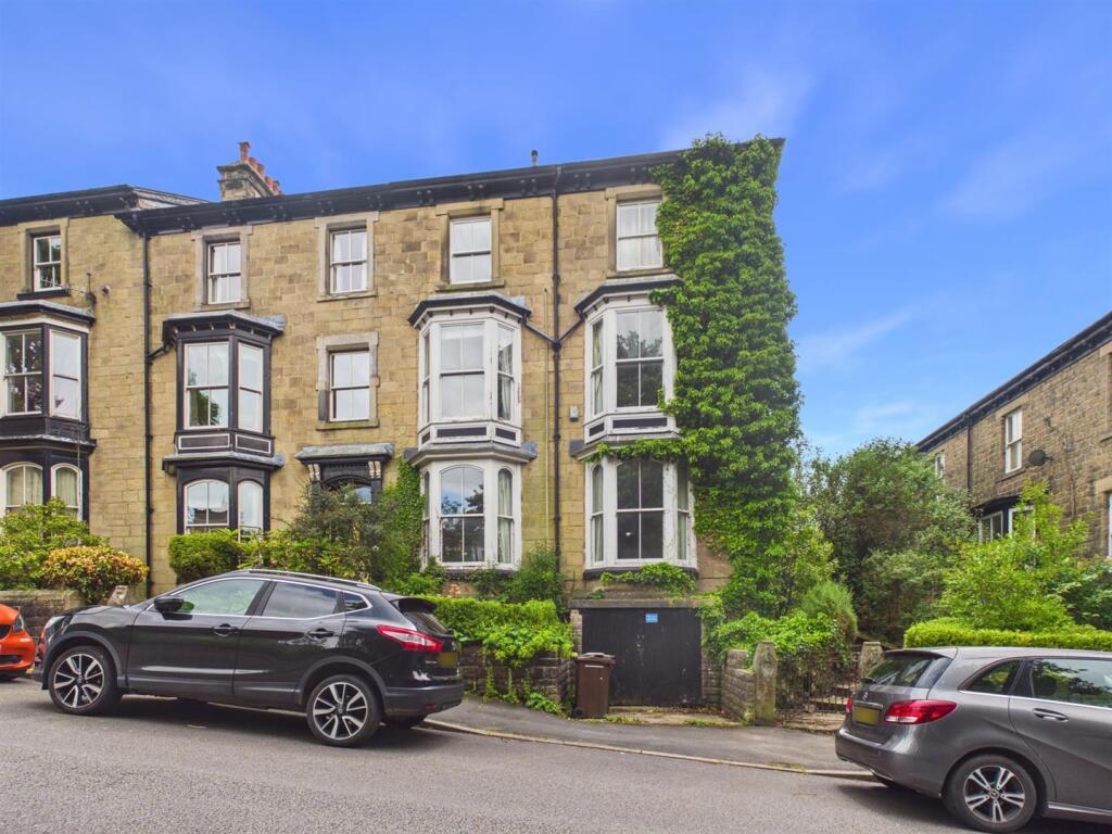 6-bed semi-detached on Bath Road, Buxton, £320,000