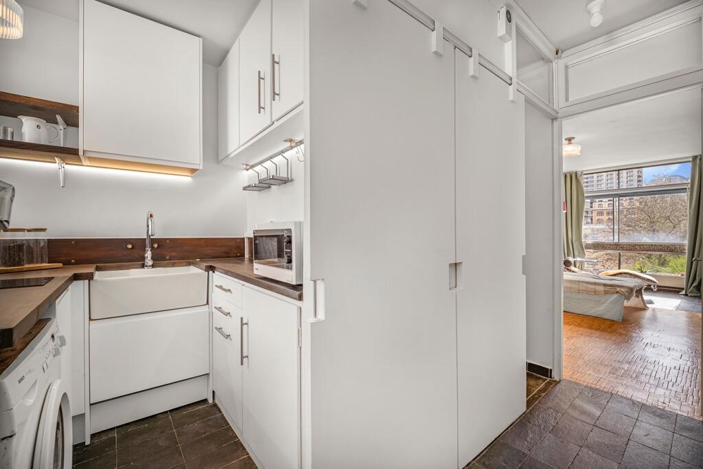 Studio flat for rent