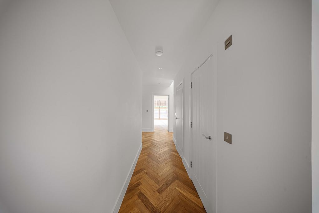 House in Sidcup, Frognal, Longlands - More