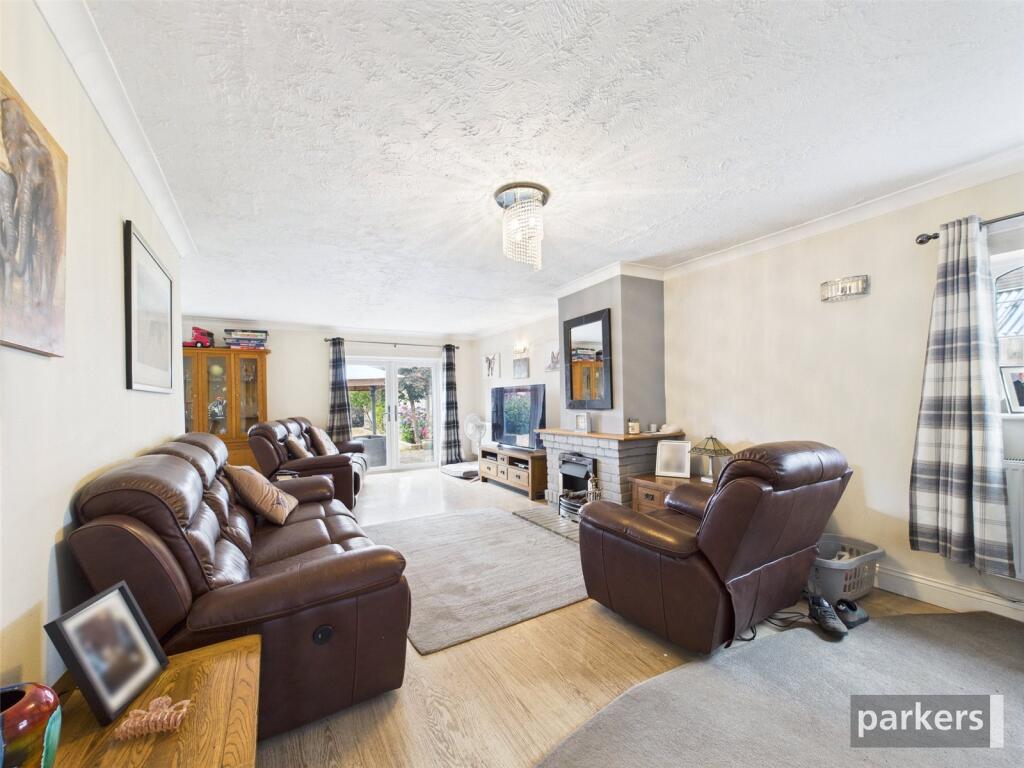 Woodlands Avenue, Woodley, Reading, Berkshire, RG5 photo 4