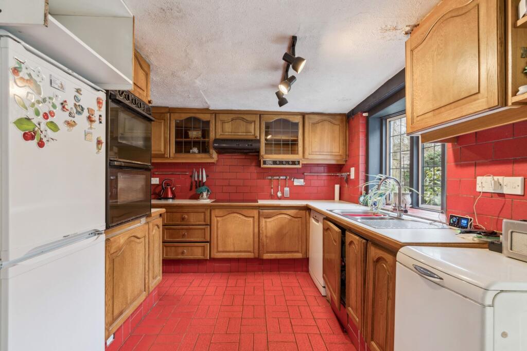 House in Great Kingshill, Hughenden - View 5