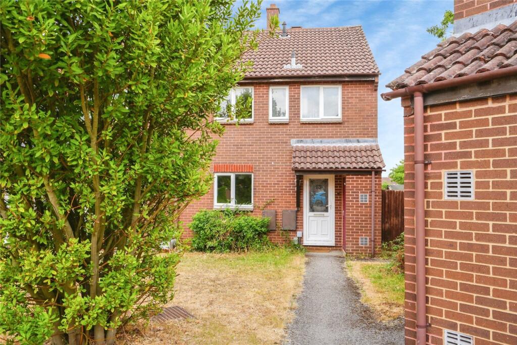 Main image of property: Rochford Gardens, Bicester, OX26