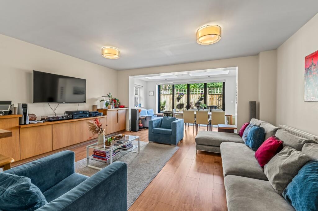 House in Twickenham - View 5