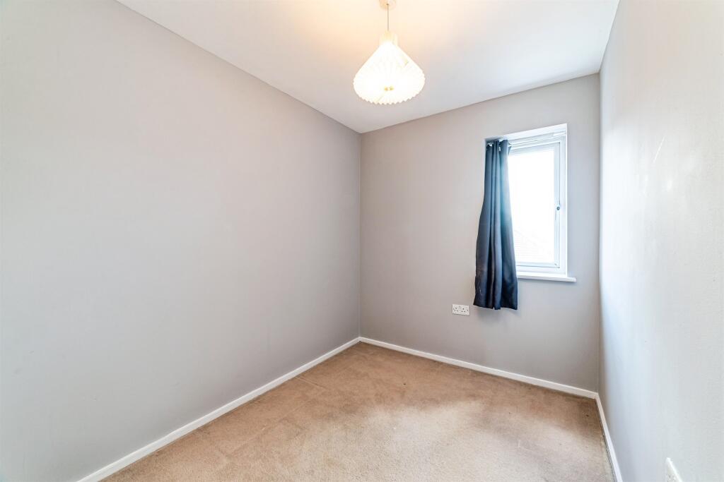 House in Basingstoke and Deane, Popley - More