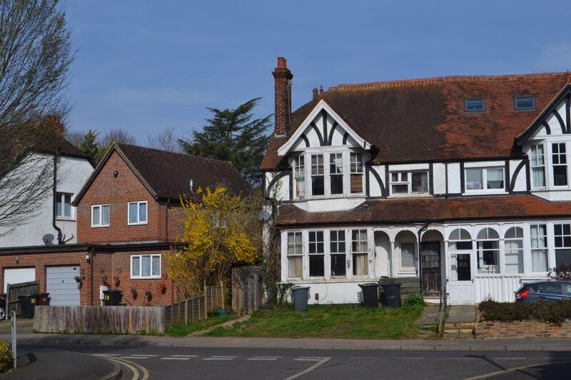4-bed semi-detached on Lyons Crescent, Tonbridge, £500,000