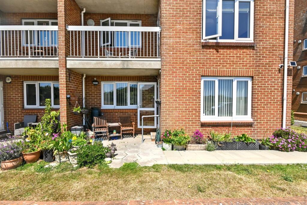 Apartment in Eastbourne, East Sussex - View 4