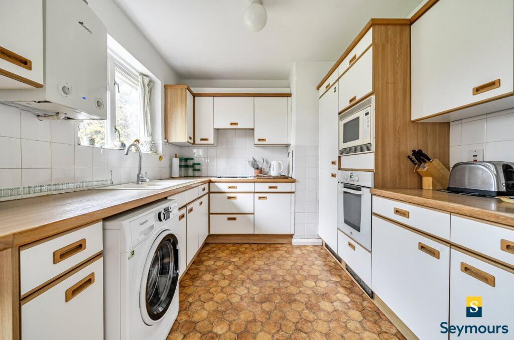House in Guildford, Surrey - View 3