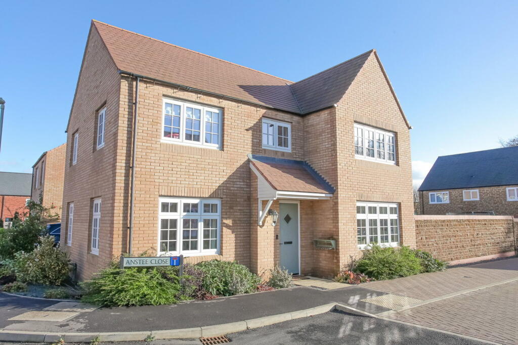 4-bed detached on Anstee Close, Banbury, £499,950