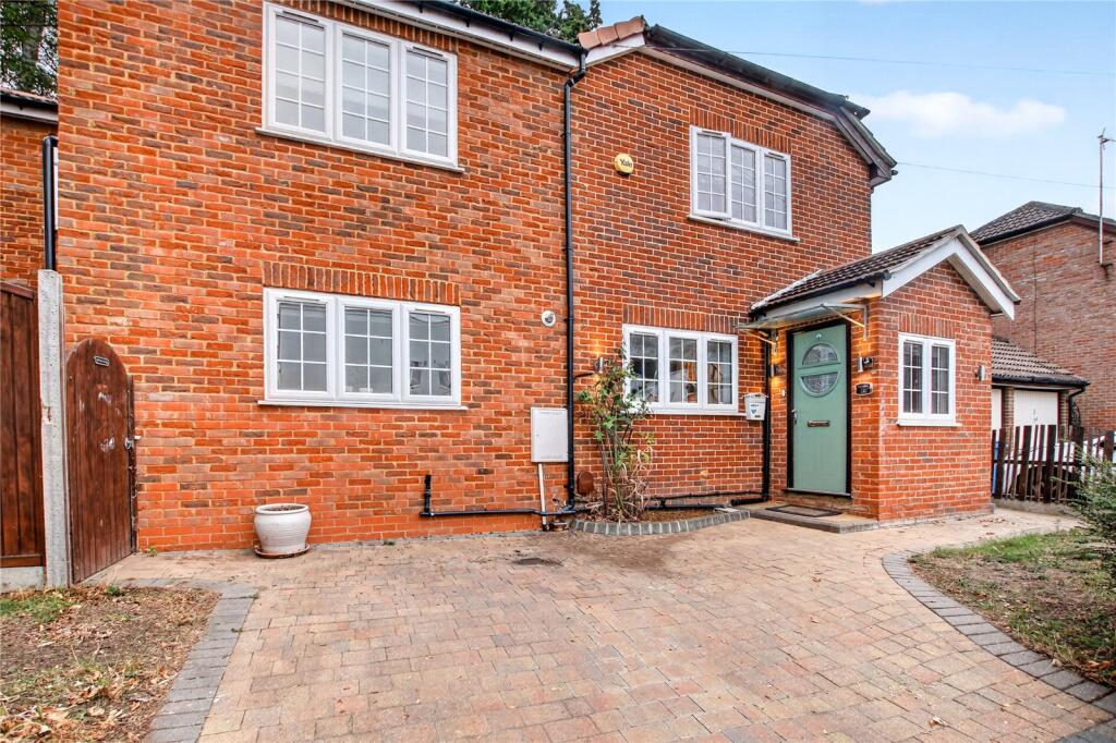 4-bed detached on Rectory Close, Bracknell, Berkshire, RG12, £575,000