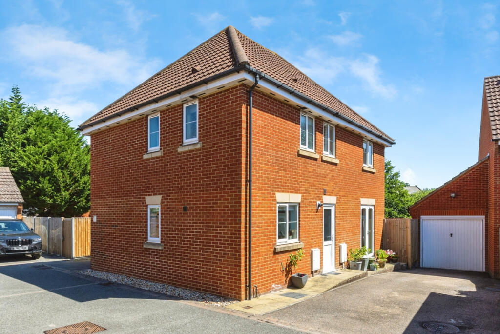 4-bed detached on Deyley Way, Ashford, TN23 5, £400,000