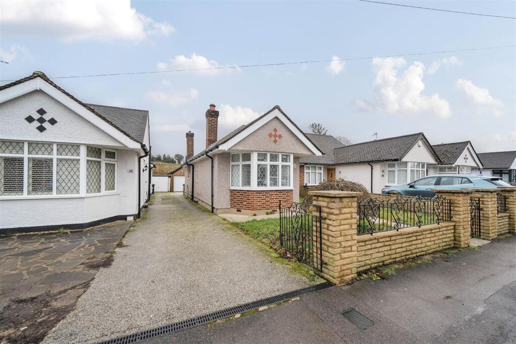 Main image of property: Links Way, Croxley Green, Hertfordshire