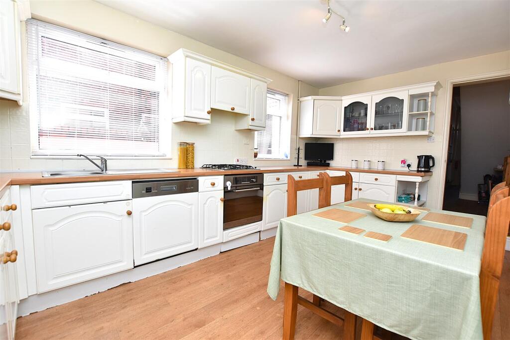 House in Wrexham, Hightown, Offa - More