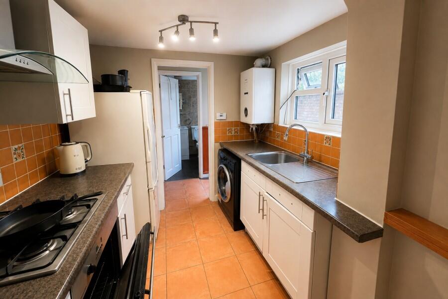 Apartment in Guildford, Surrey - View 3