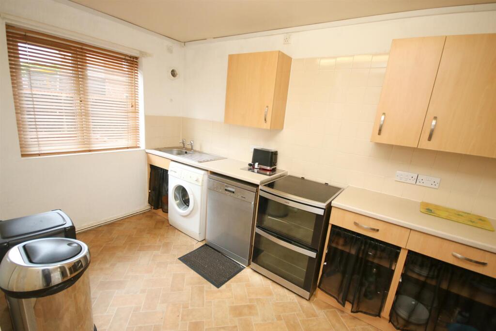 Dougall Walk, Manchester, M12 photo 4