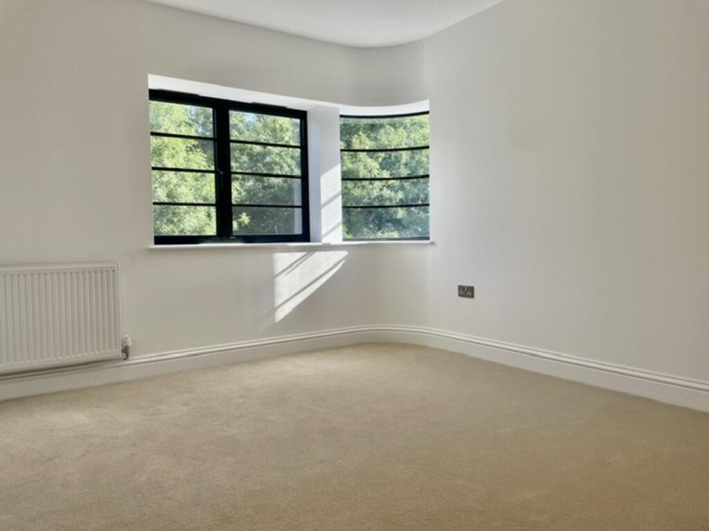Apartment in Surbiton, Oakhill, Berrylands - More