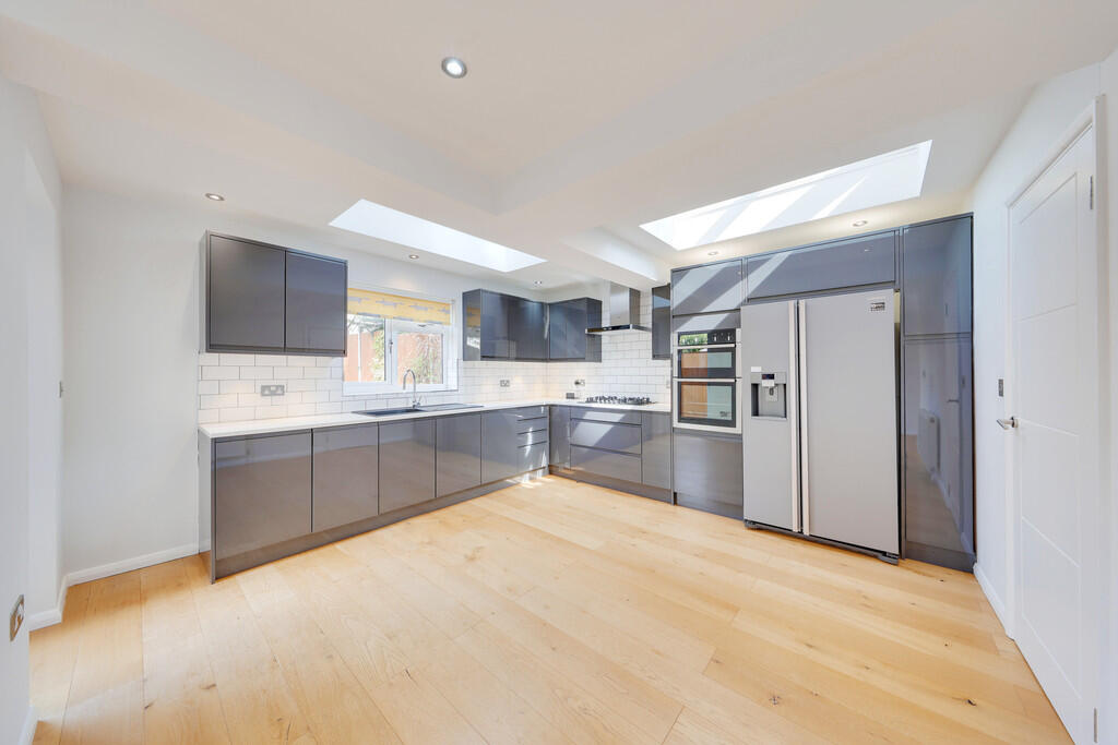 House in Bromley - View 2