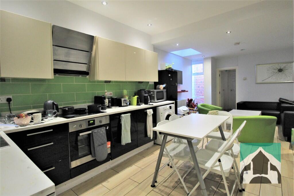 Main image of property: 200 Tiverton Road, Selly Oak, Birmingham, B29 6BU