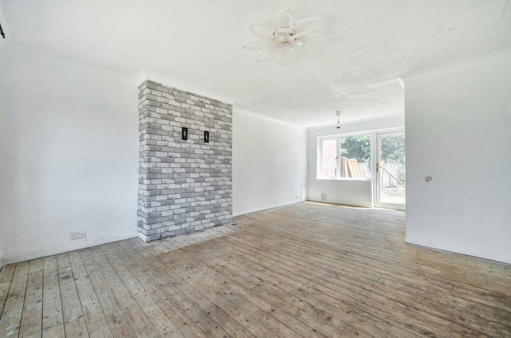 House in Woodley, Wokingham - View 2