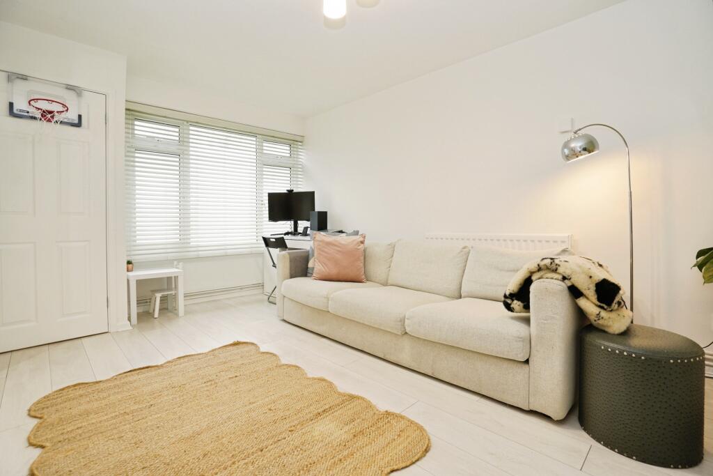 Hillfield, Hatfield, AL10 - View 3