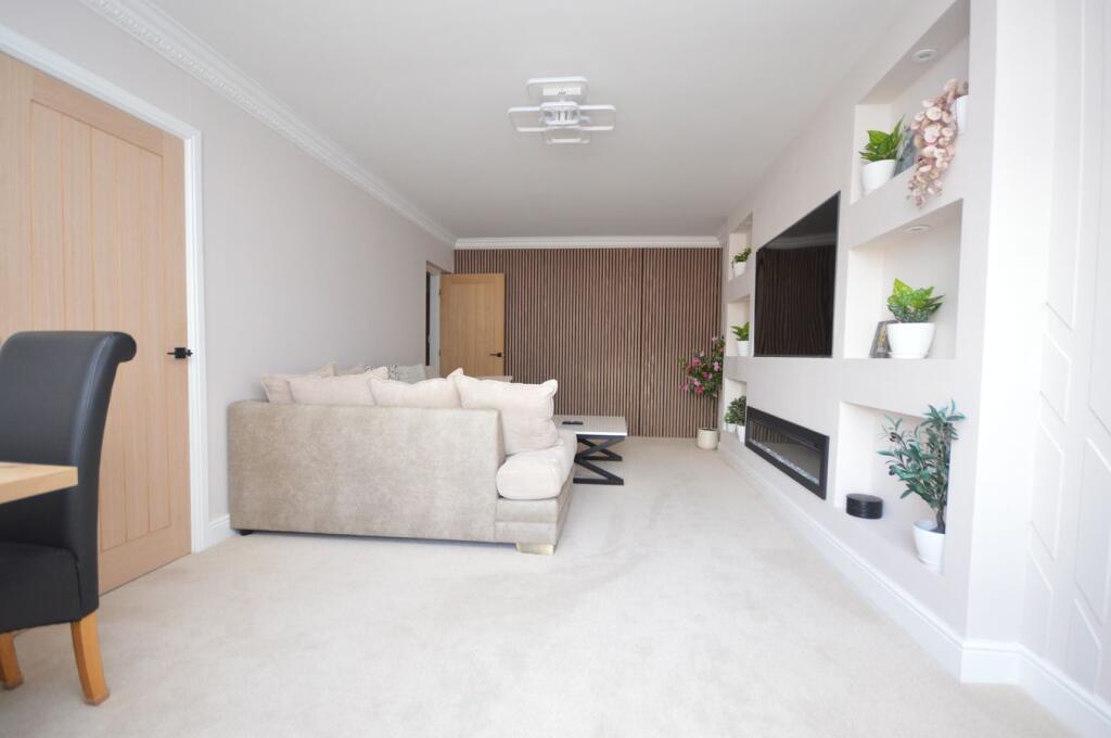 Apartment in Cheddar, Hythe - View 5