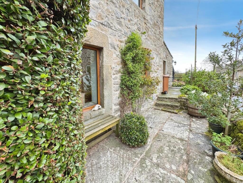 Cruik Barn, Eastby. Skipton. - More