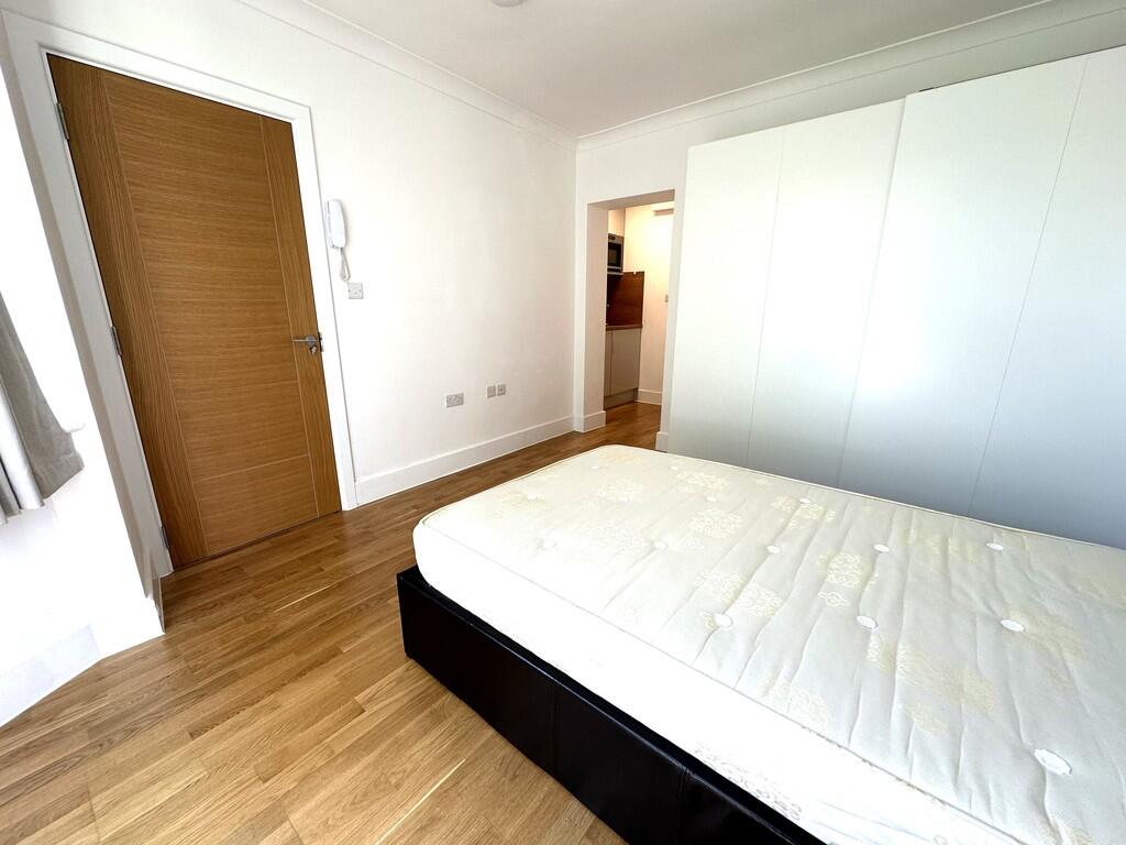 Studio flat for rent
