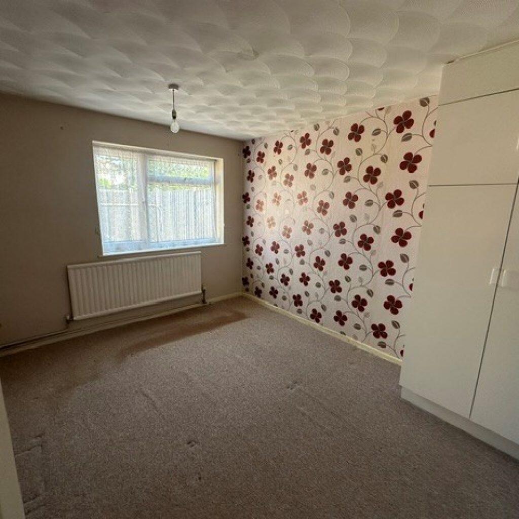 House in Thatcham, West Berkshire - More
