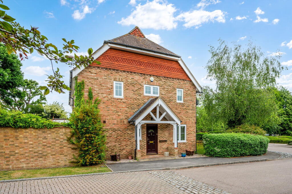 Main image of property: Lincolns Mead, Lingfield, RH7 6TA