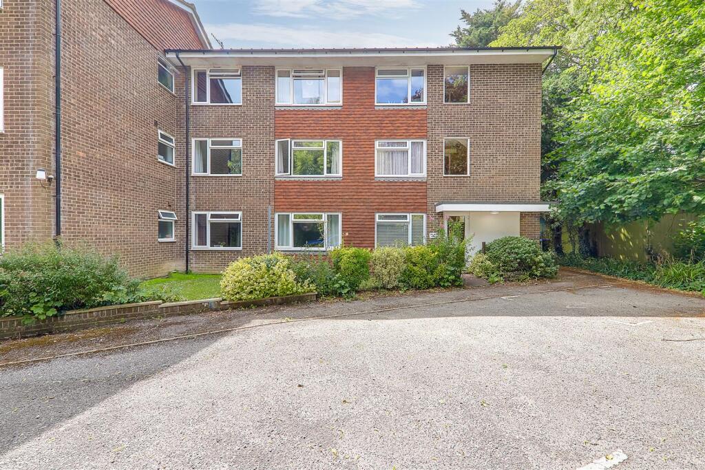 Main image of property: Broadwater Hall, South Farm Road, Worthing, West Sussex, BN14 7BP
