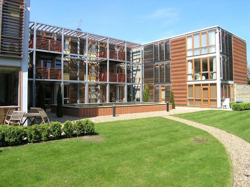 Main image of property: Meadowcroft, Lynfield Lane, Cambridge, CB4