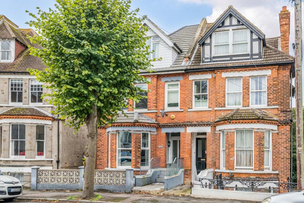 2-bed flat on 10 East Cliff Gardens, Folkestone, CT19, £180,000