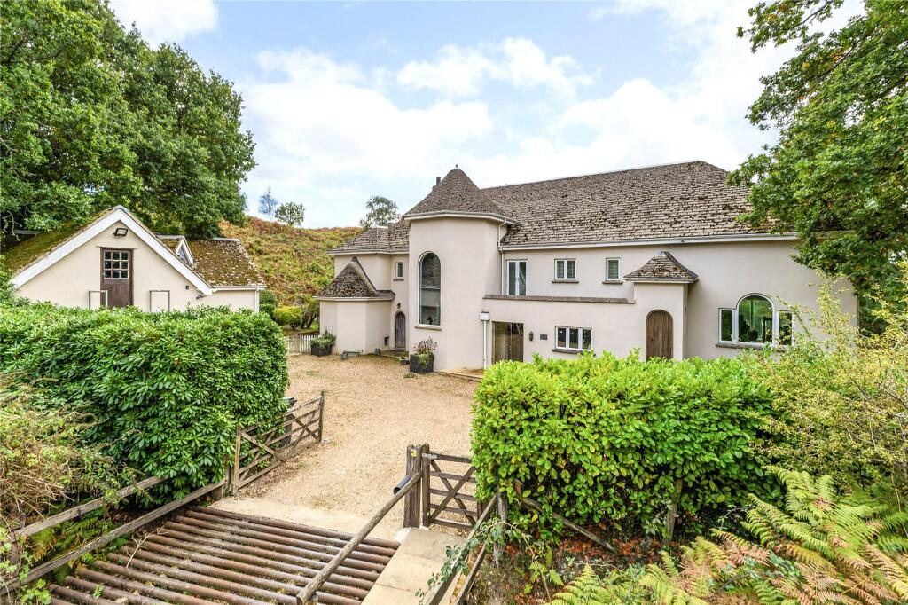 Main image of property: Mockbeggar, Ringwood, Hampshire, BH24