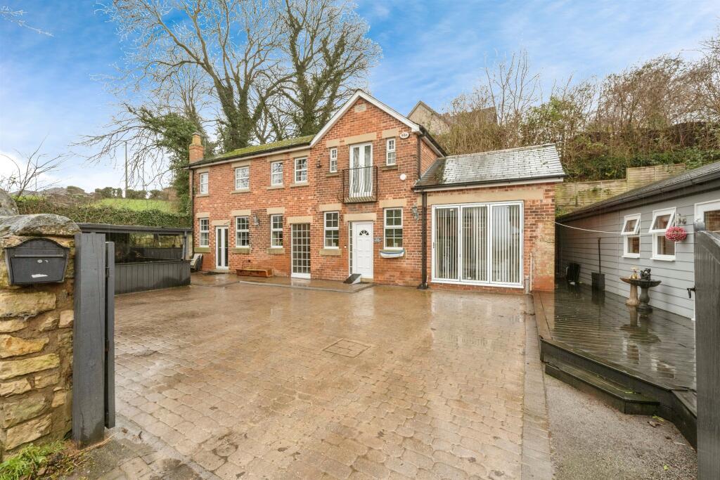 4-bed detached on Doncaster Road, Conisbrough, Doncaster, £340,000