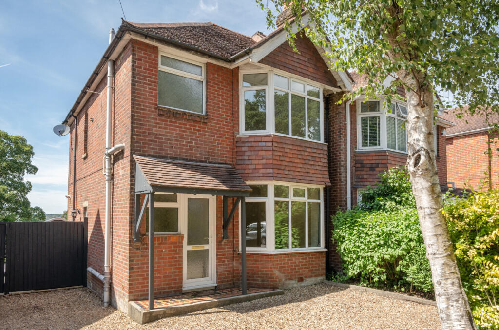 Main image of property: Peartree Avenue, Bitterne, Southampton, Hampshire, SO19