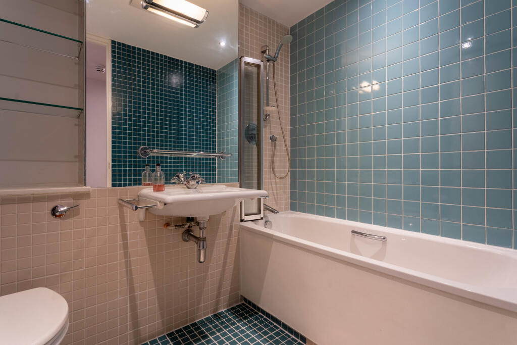 Apartment in London - View 5