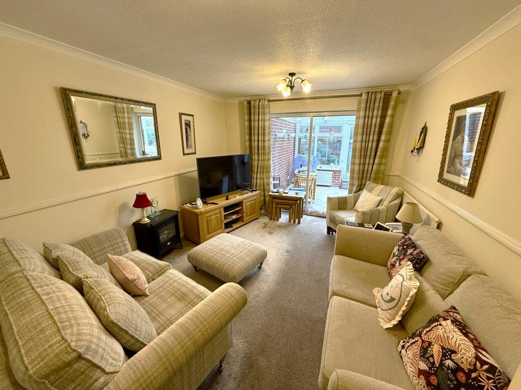 Lilac Close, Bordon, Hampshire photo 4