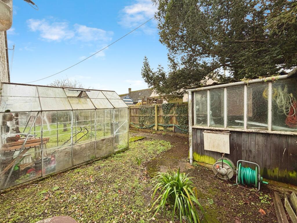 Gravel Close, Downton, SP5 photo 4
