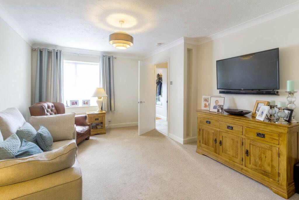 House in Milton Keynes, Tongwell, Green Park - More