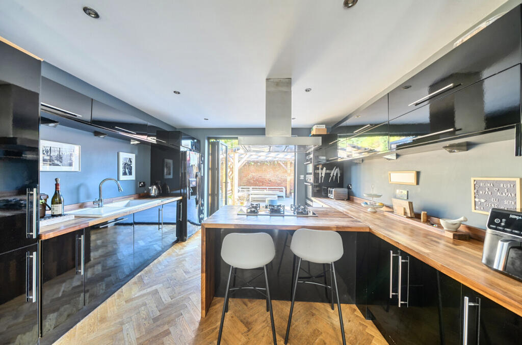 House in Southampton - More