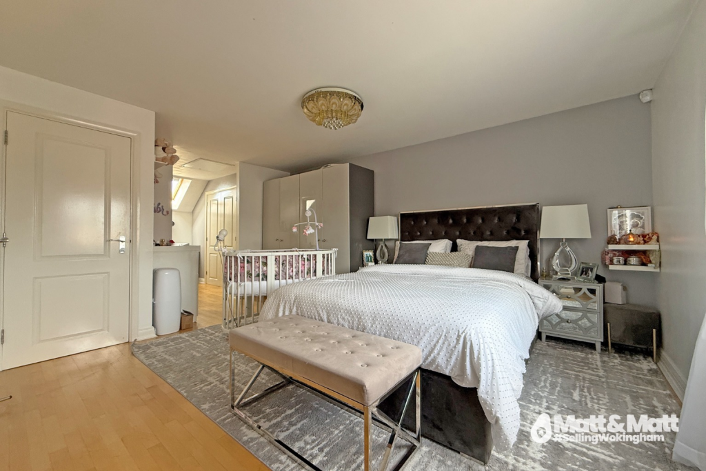 House in Bracknell, Jennett's Park, Hanworth - View 4