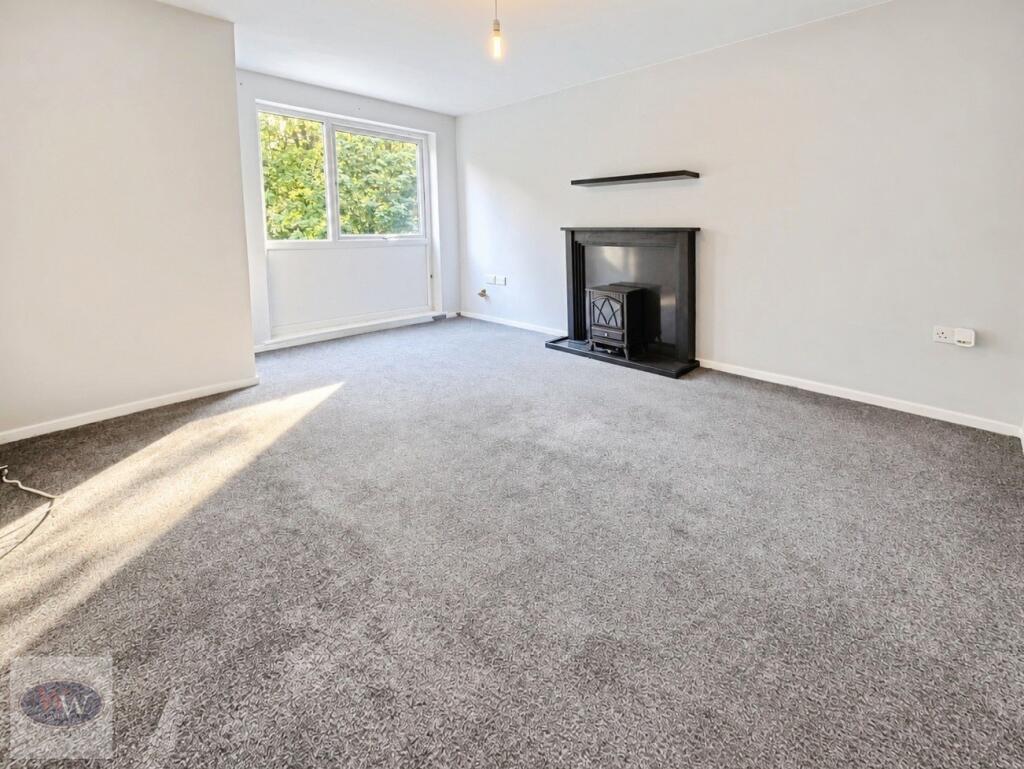 Frizley Gardens, Bradford, BD9 4LZ photo 2