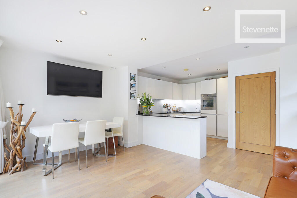 Mowbray Close, Epping photo 4