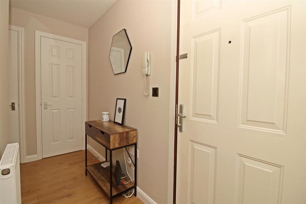 Apartment in Stevenage - View 5
